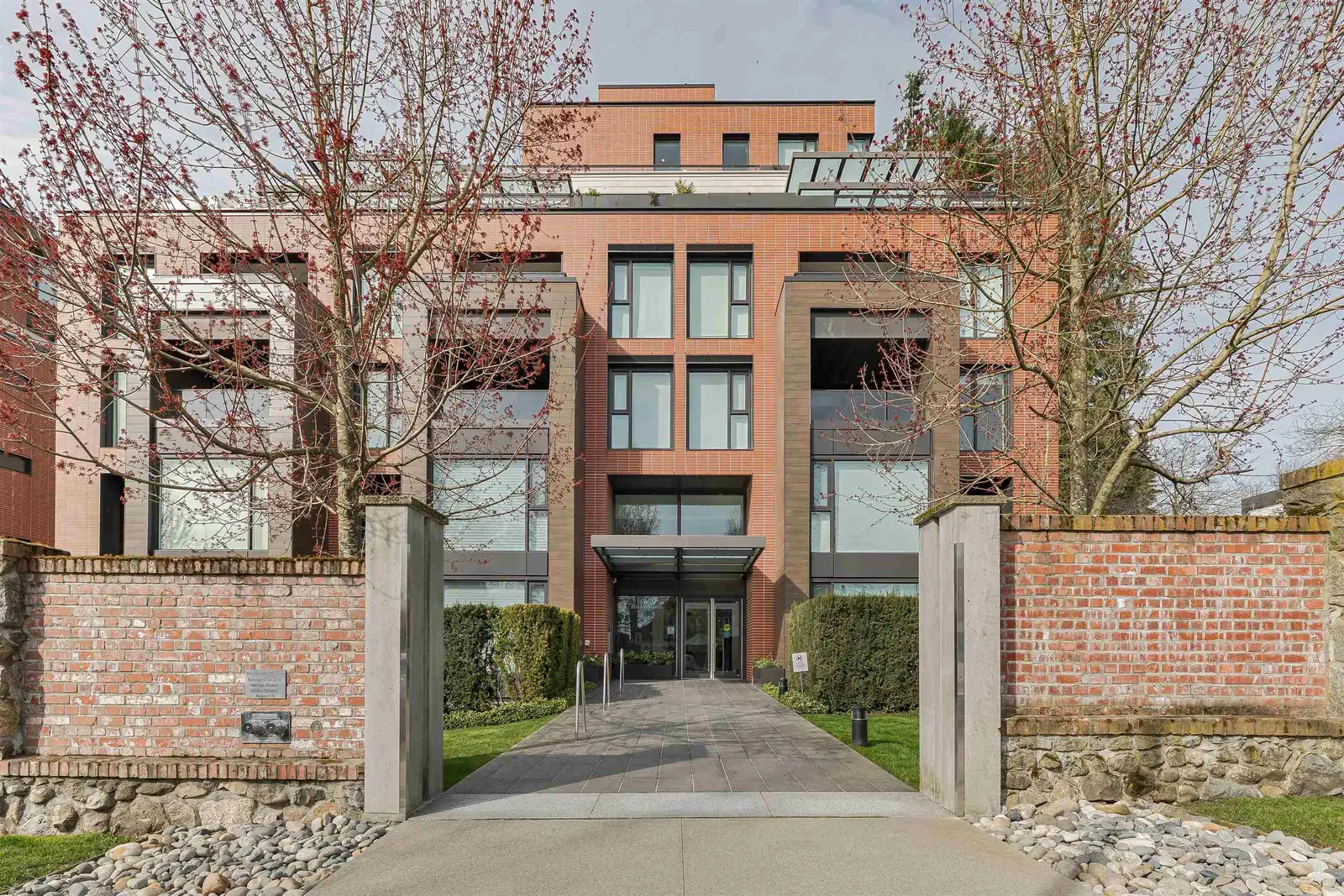 100 1561 W 57TH AVENUE, Vancouver BC V6P 0H5