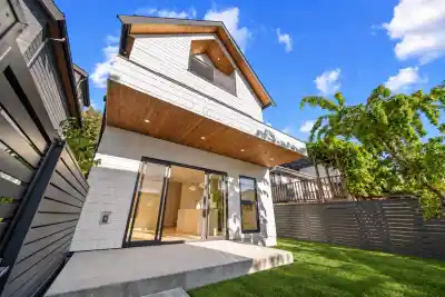 5407 WALES STREET, Vancouver BC V5R 3M9