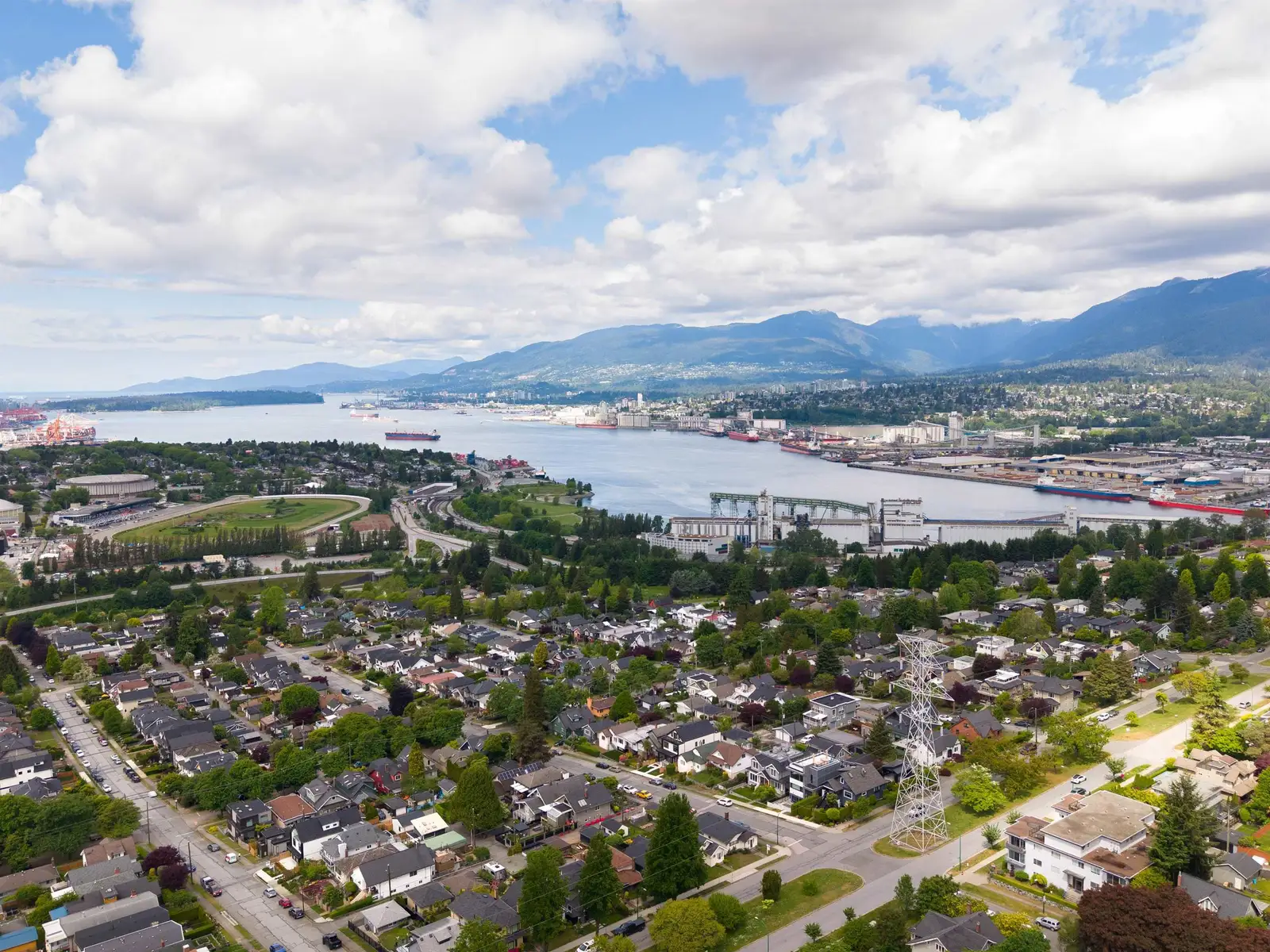 1 3645 DUNDAS STREET, Vancouver BC V5K 1S3