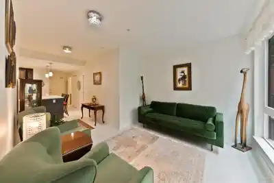 205 733 W 3RD STREET, North Vancouver BC V7M 0C8