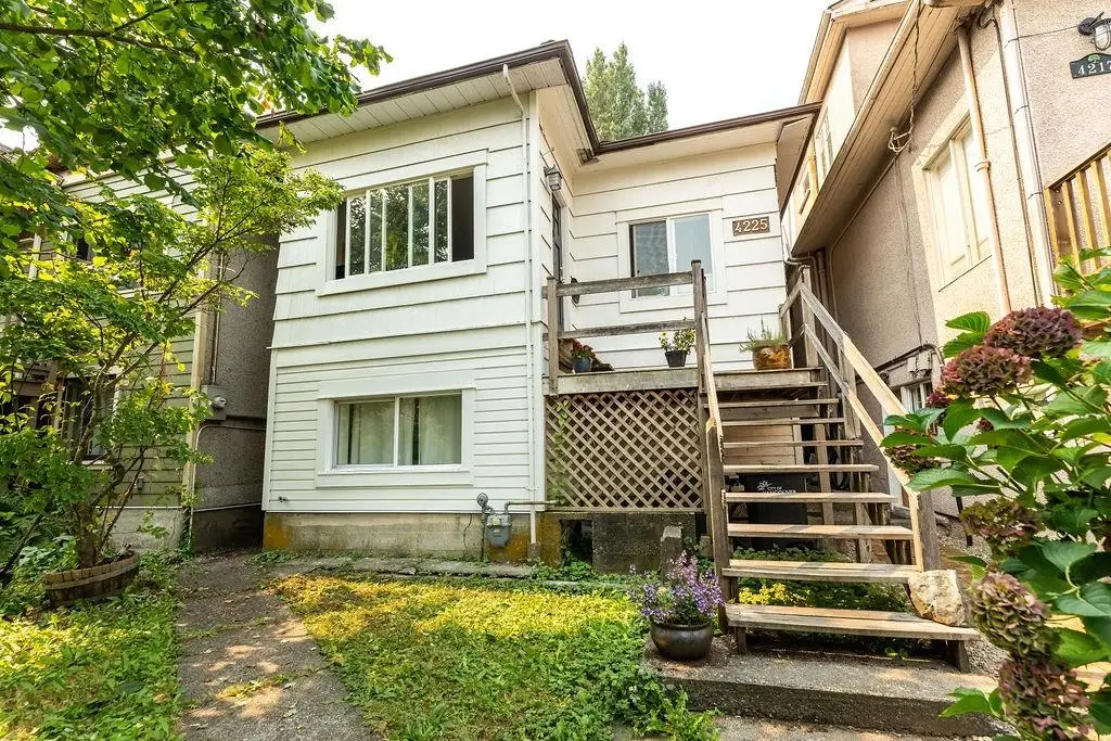 4225 JOHN STREET, Vancouver BC V5V 3W8