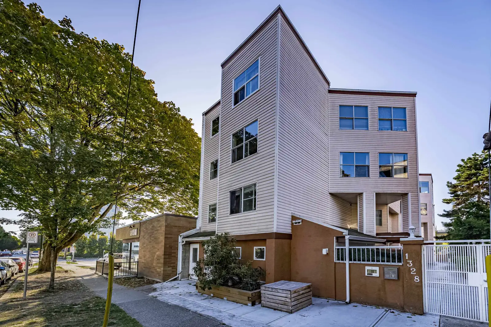 1 1328 W 73RD AVENUE, Vancouver BC V6P 3E7