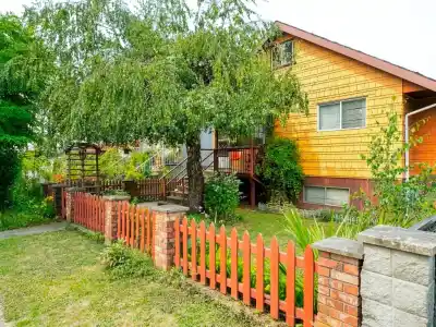 3017 E 17TH AVENUE, Vancouver BC V5M 2N5