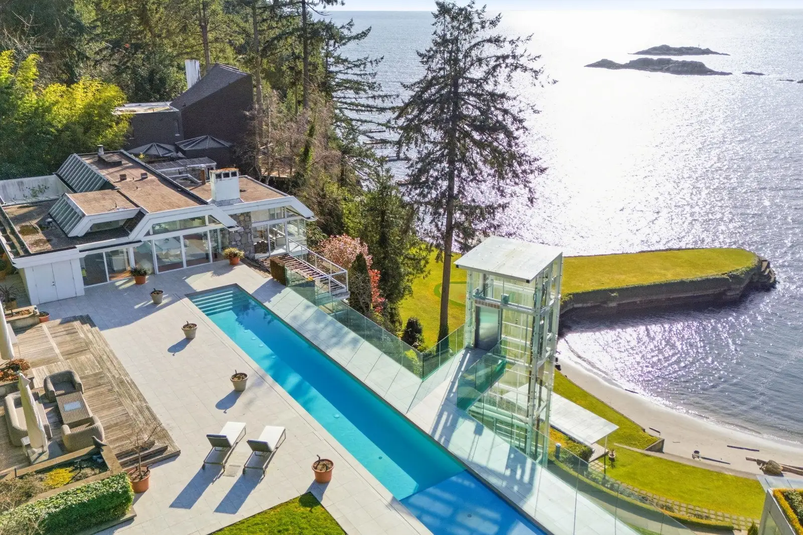 5202-5210 MARINE DRIVE, West Vancouver BC V7W 2P8