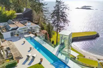 5202-5210 MARINE DRIVE, West Vancouver BC V7W 2P8
