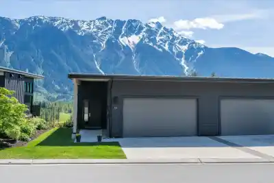 16 4000 SUNSTONE WAY, Pemberton BC V0N 2L3