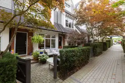 3882 WELWYN STREET, Vancouver BC V5N 3Y9