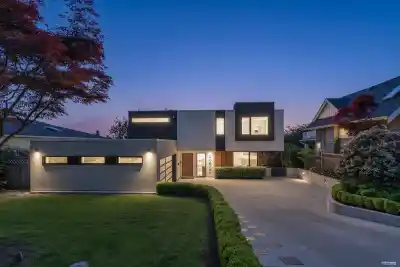4275 CHELSEA CRESCENT, North Vancouver BC V7R 3J4