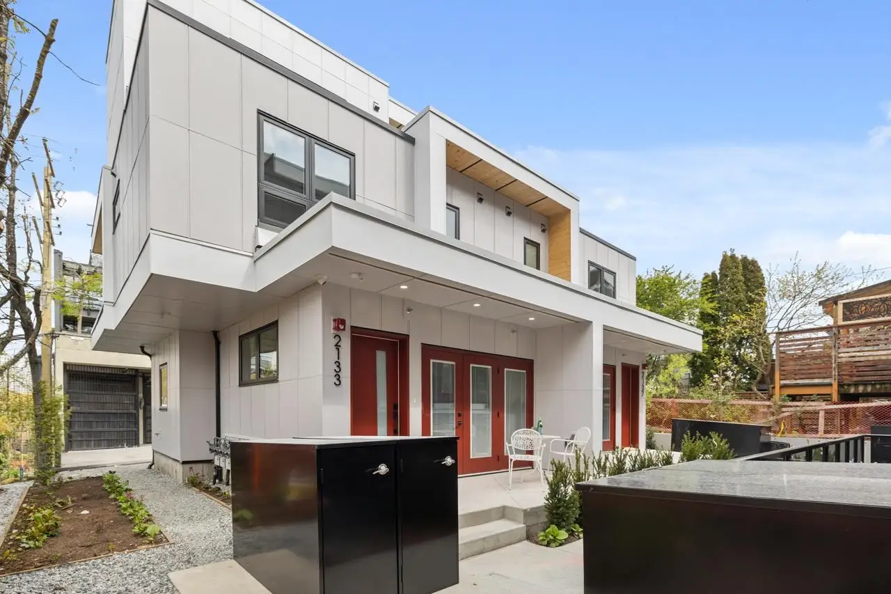 2133 E PENDER STREET, Vancouver BC V5L 1X3