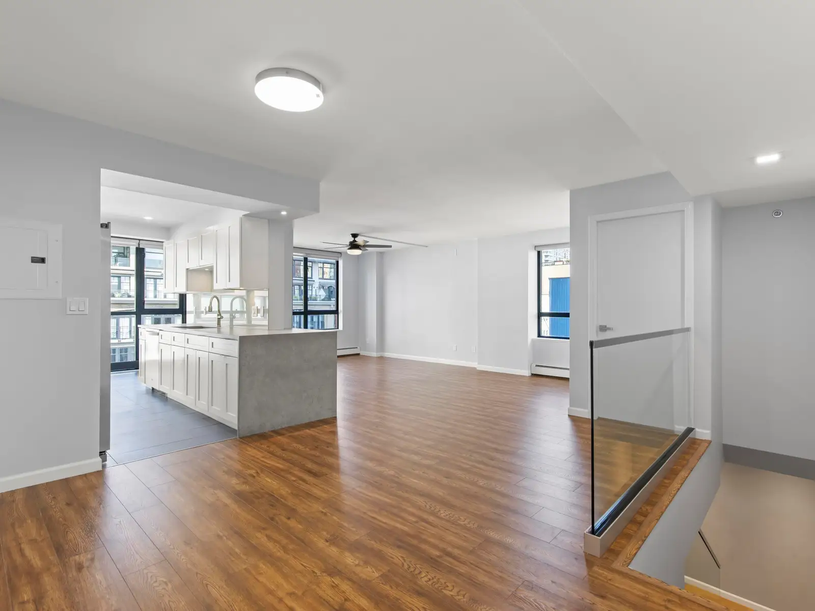 289 DRAKE STREET, Vancouver BC V6B 5Z6