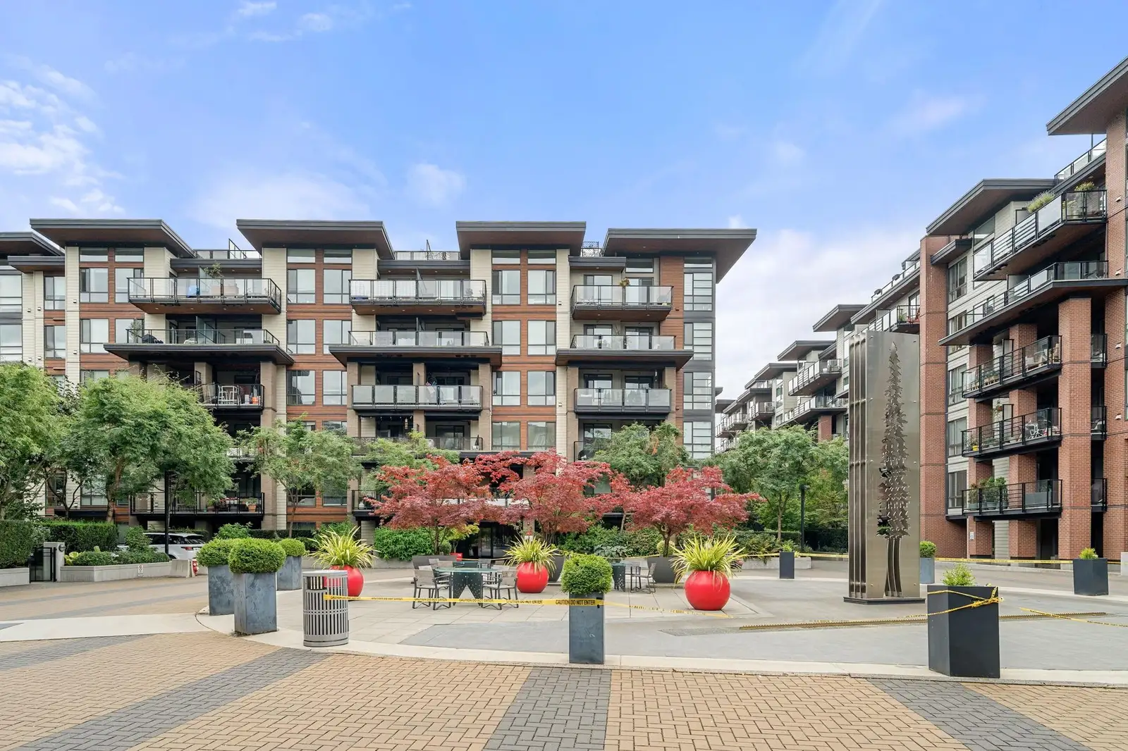 412 719 W 3RD STREET, North Vancouver BC V7M 0E7