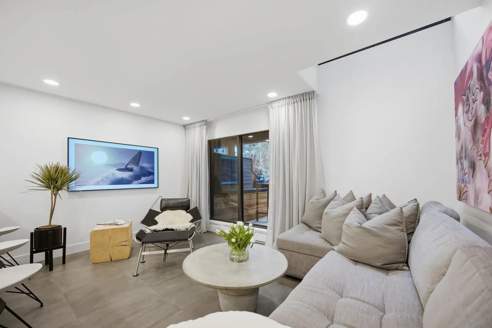 3321 MOUNTAIN HIGHWAY, North Vancouver BC V7K 2H4