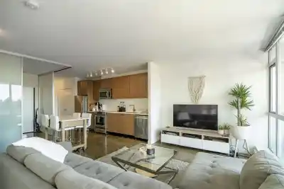 720 221 UNION STREET, Vancouver BC V6A 0B4