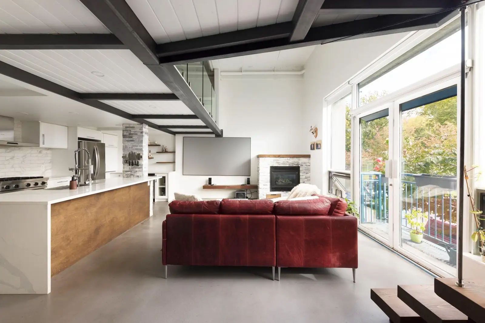 207 2001 WALL STREET, Vancouver BC V5L 5E4