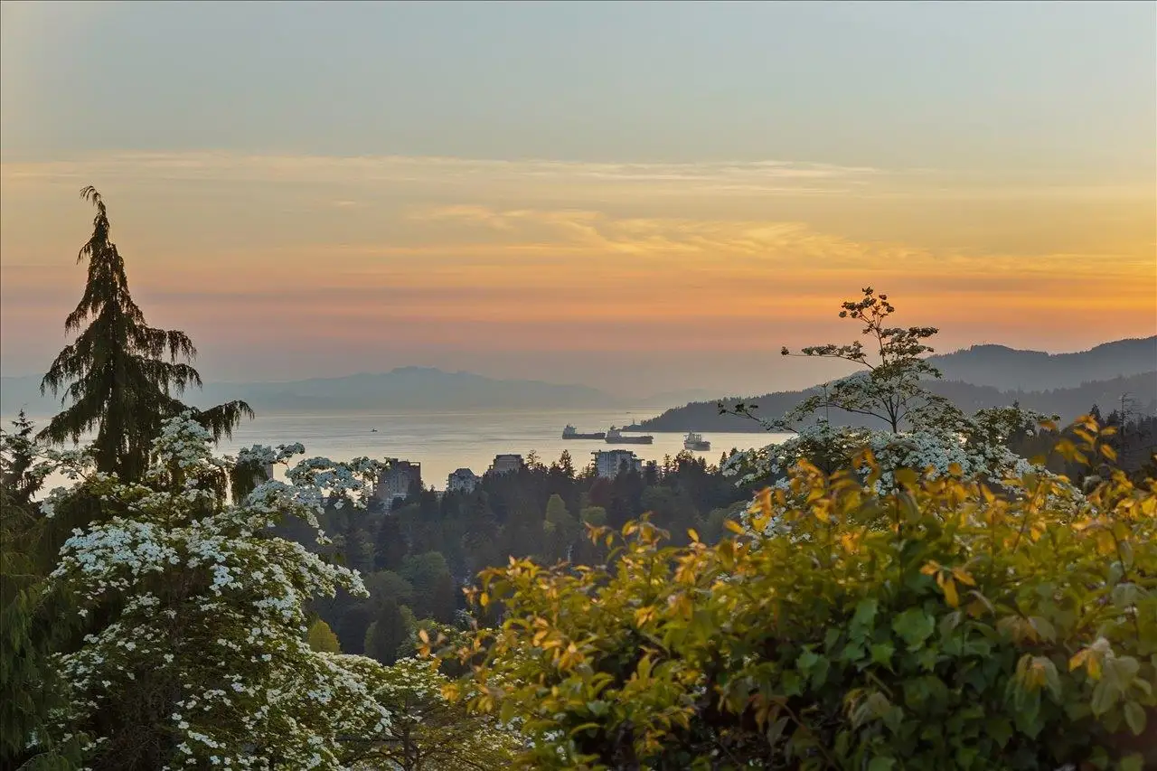 982 BRAESIDE STREET, West Vancouver BC V7T 2K8