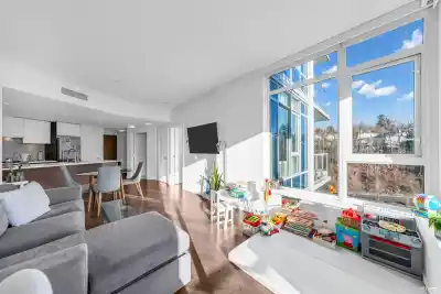 716 3557 SAWMILL CRESCENT, Vancouver BC V5S 0E2