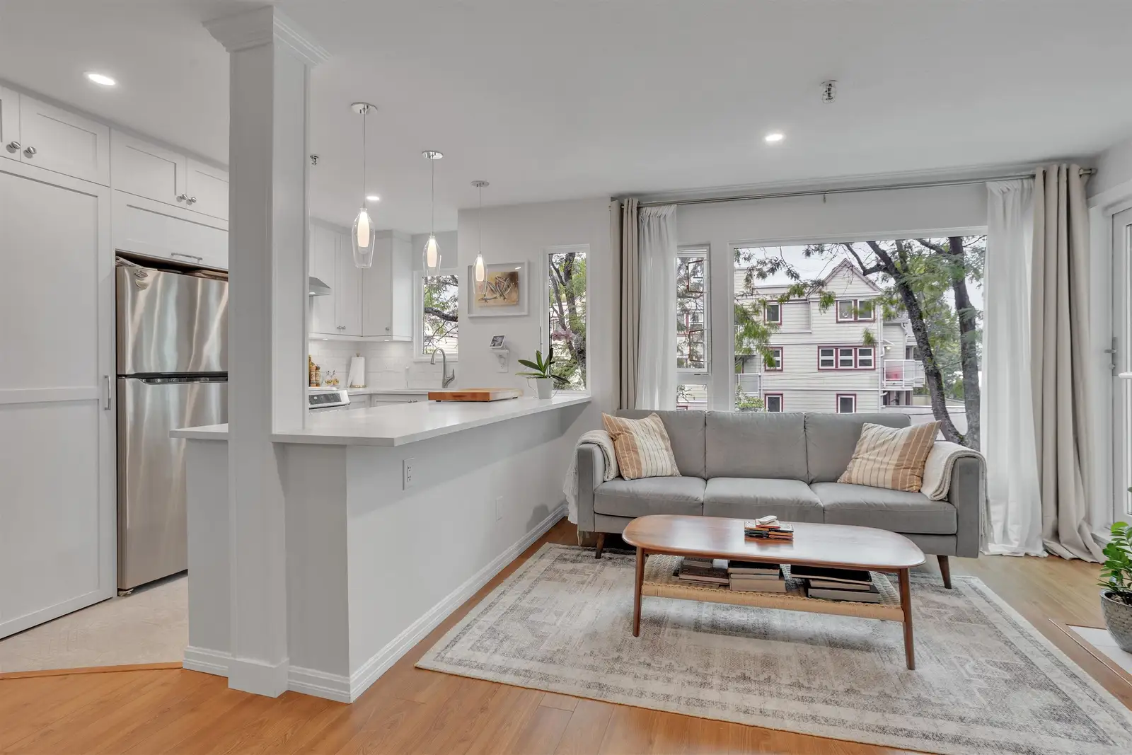315 2020 W 8TH AVENUE, Vancouver BC V6J 1W5