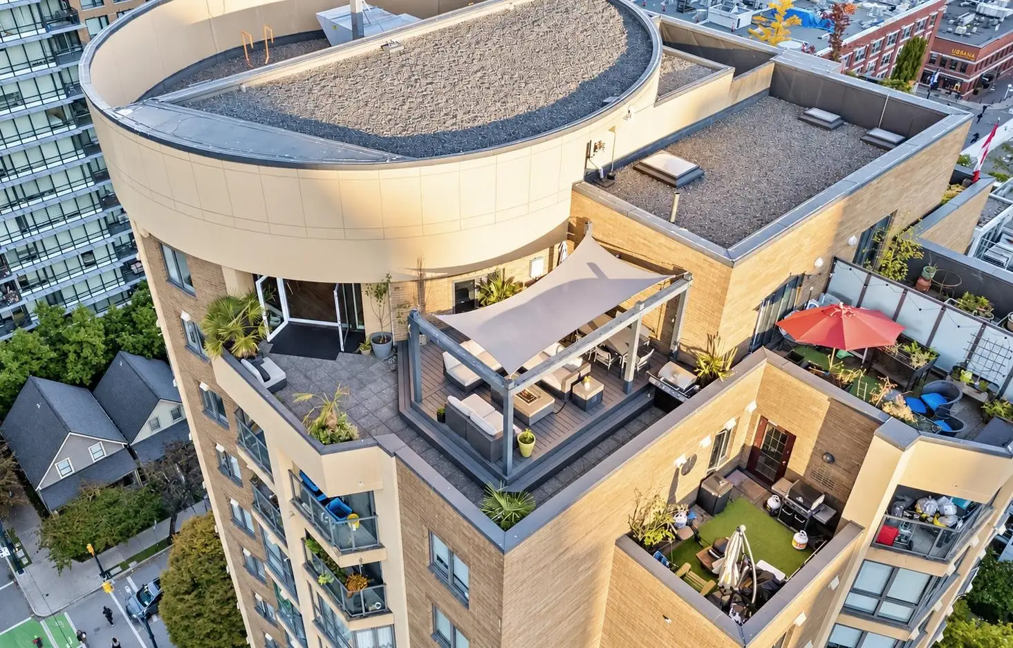1704 488 HELMCKEN STREET, Vancouver BC V6B 6E4