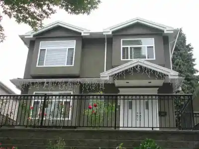 2715 E BROADWAY, Vancouver BC V5M 1Y7