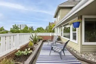 7 240 E KEITH ROAD, North Vancouver BC V7L 1V5