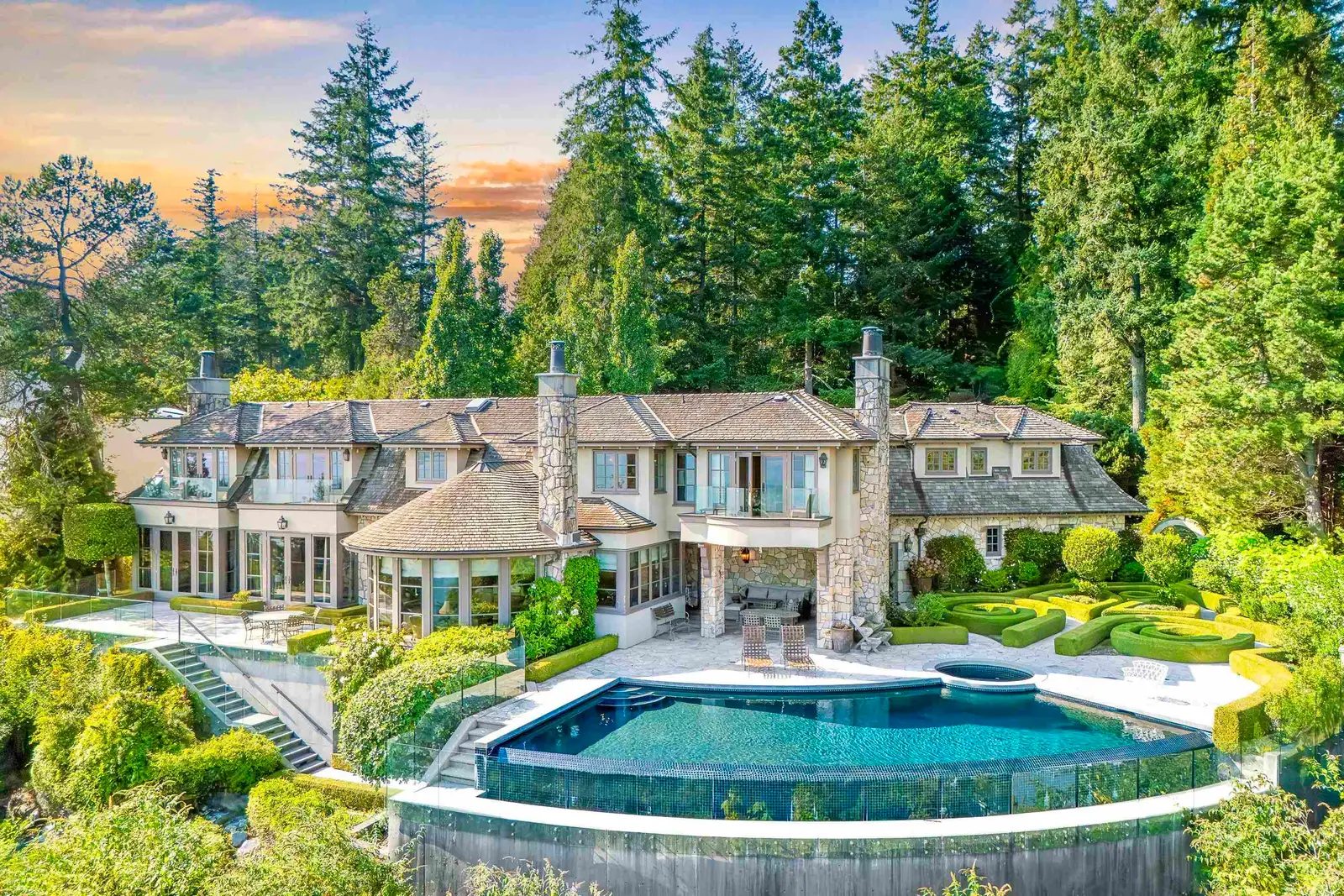 4672 CLOVELLY WALK, West Vancouver BC V7W 1H5