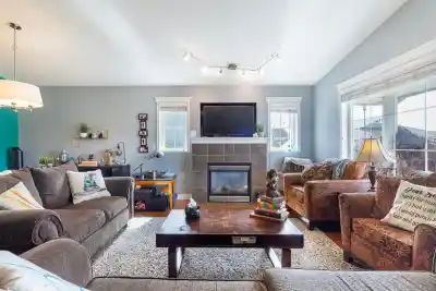 5708 LOUISE WAY, Sechelt BC V7Z 0N5