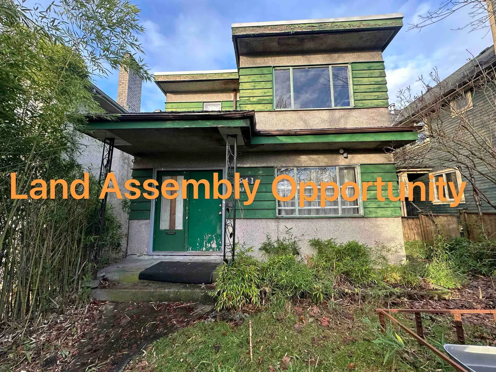1933 E BROADWAY, Vancouver BC V5N 1W4