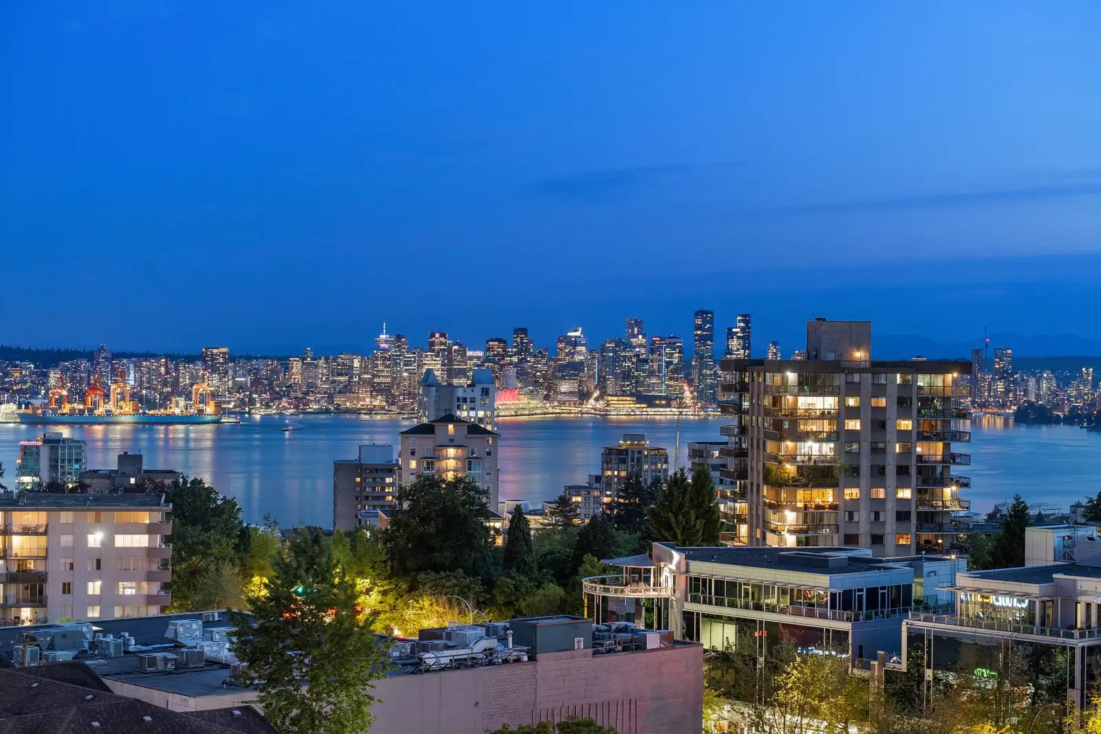 703 135 E 13TH STREET, North Vancouver BC V7L 0J8