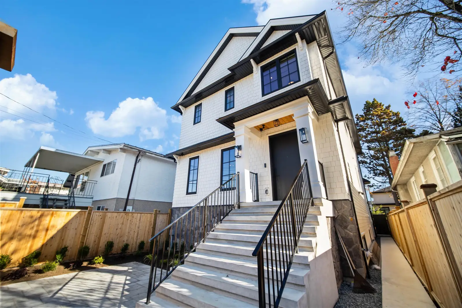 2 6879 QUEBEC STREET, Vancouver BC V5X 3G3