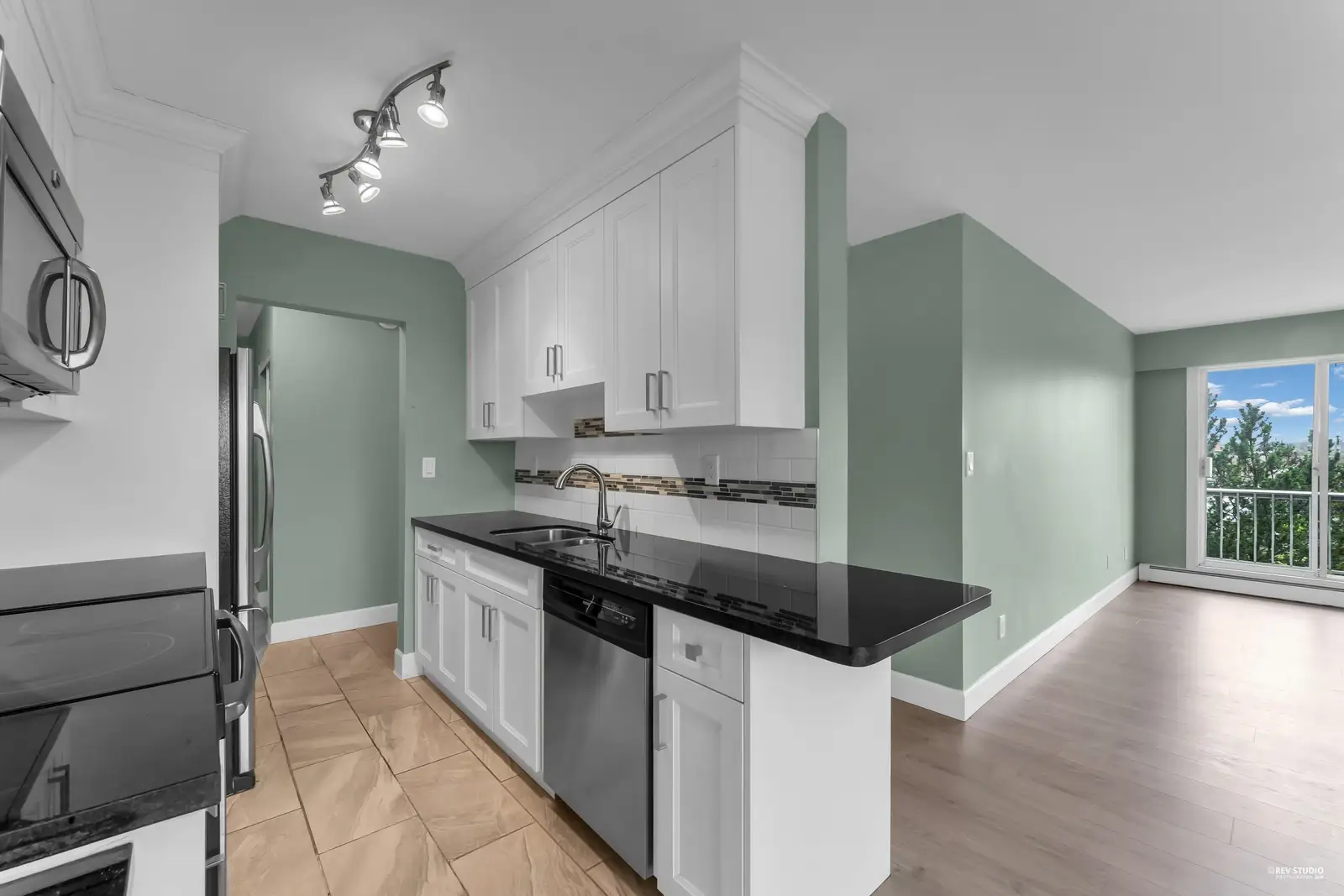 322 17707 57A AVENUE, Surrey BC V3S 1J2