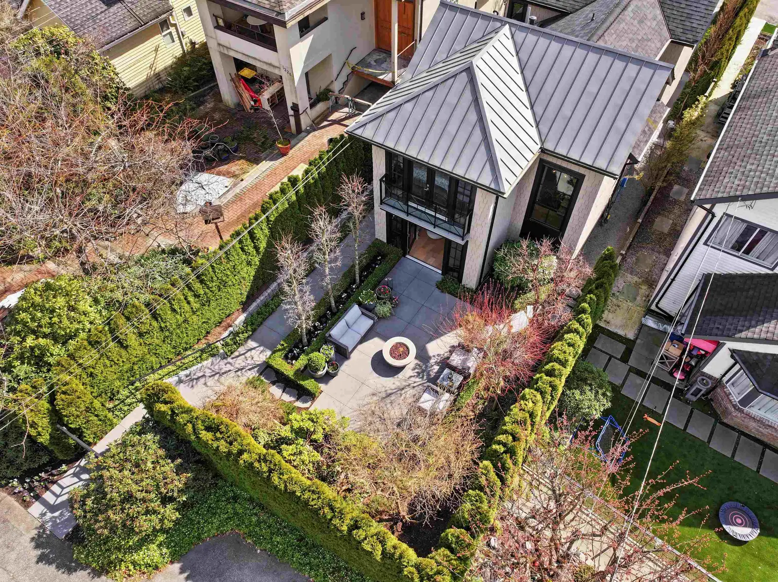 1230 ESQUIMALT AVENUE, West Vancouver BC V7T 1K3