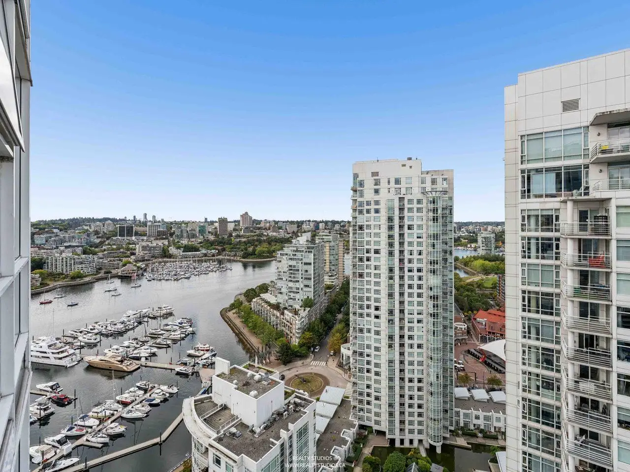 3202 193 AQUARIUS MEWS, Vancouver BC V6Z 2Z2