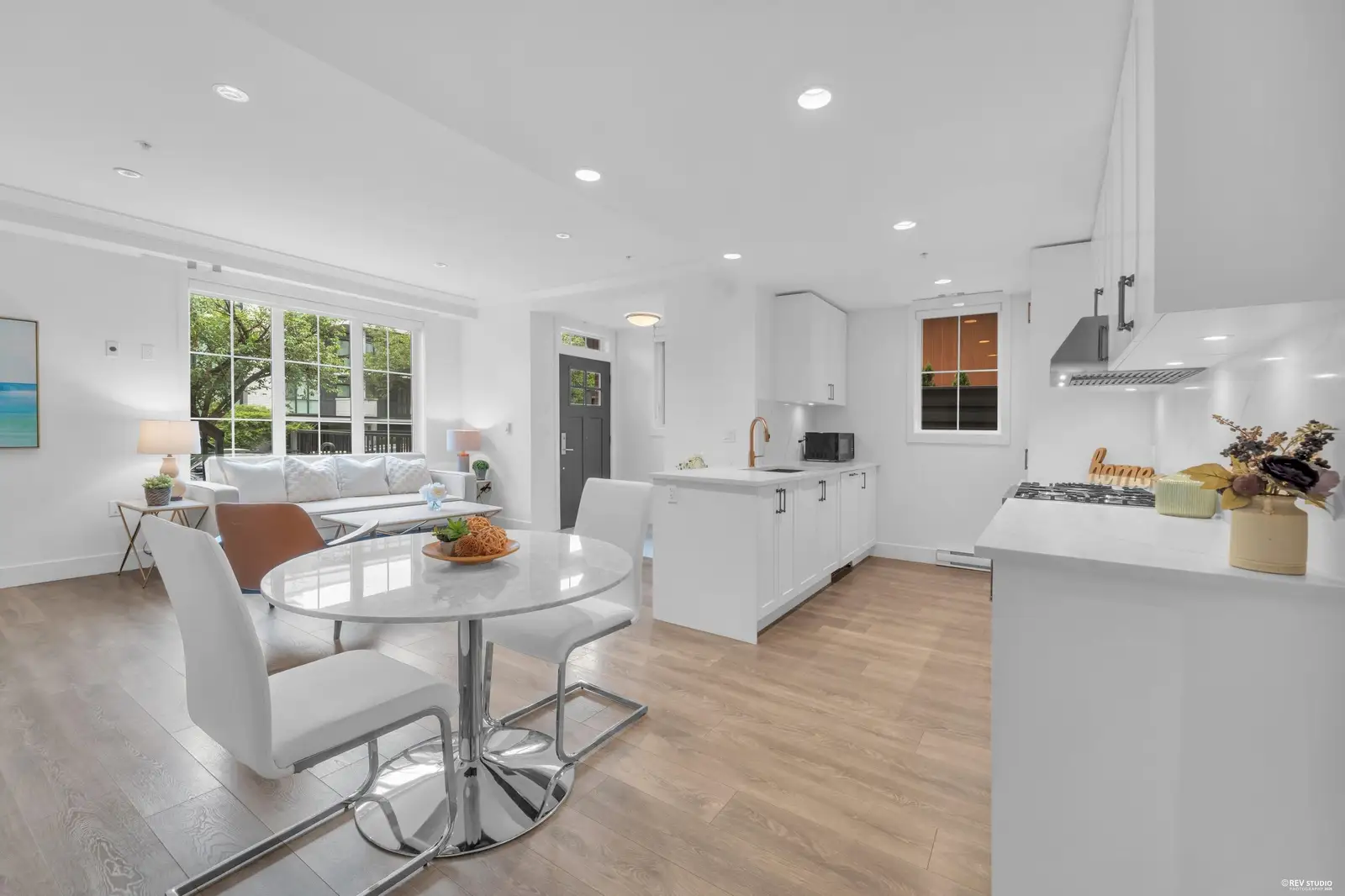 469 W 63RD AVENUE, Vancouver BC V5X 2J3