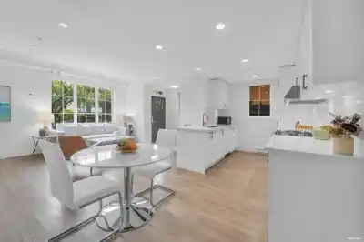 469 W 63RD AVENUE, Vancouver BC V5X 2J3