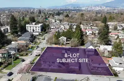 3075 KINGS AVENUE, Vancouver BC V5R 4T3