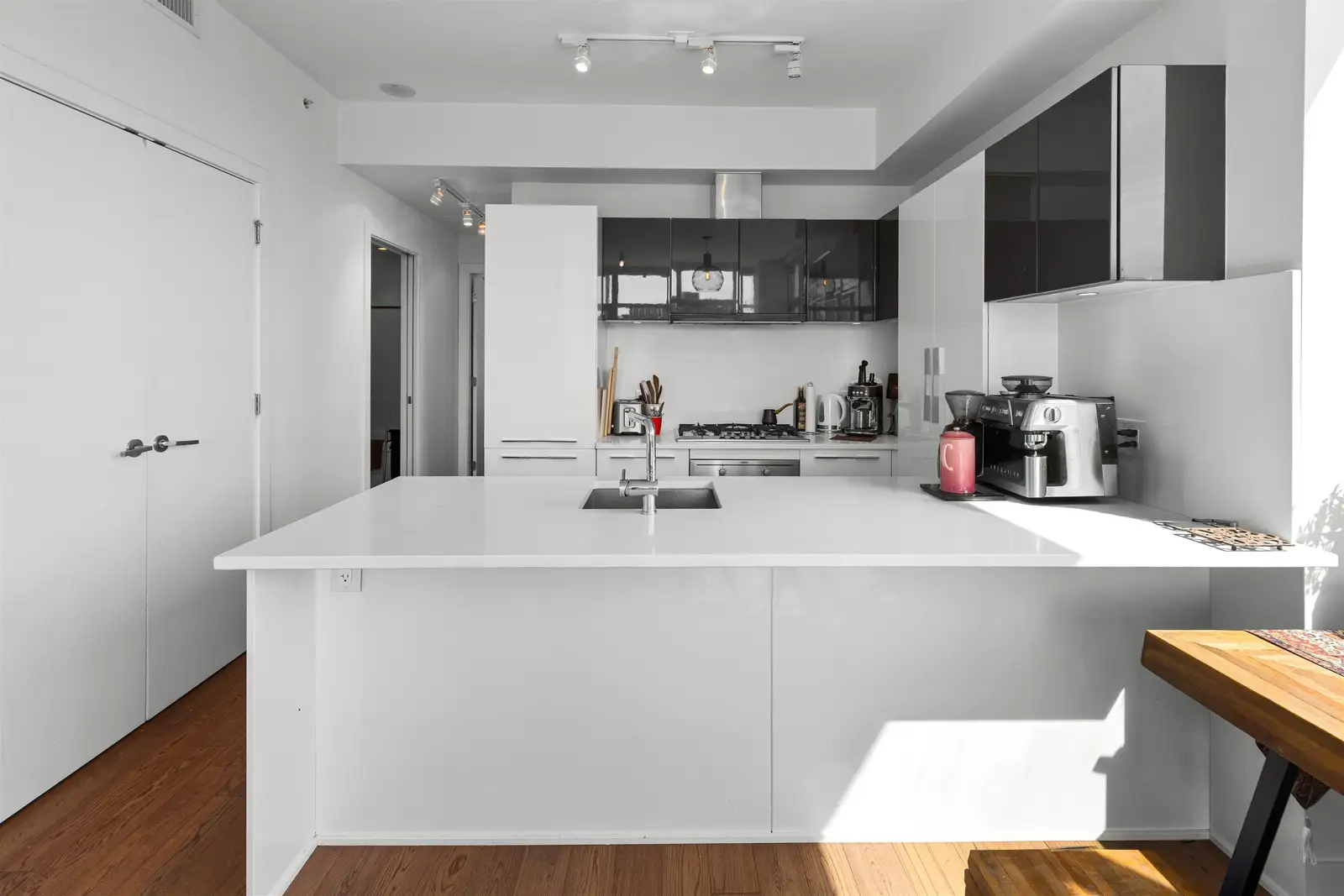 1001 108 E 1ST AVENUE, Vancouver BC V5T 0E4