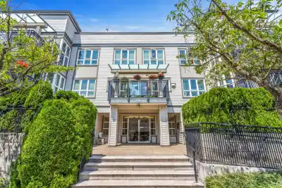 403 106 W KINGS ROAD, North Vancouver BC V7N 2L8