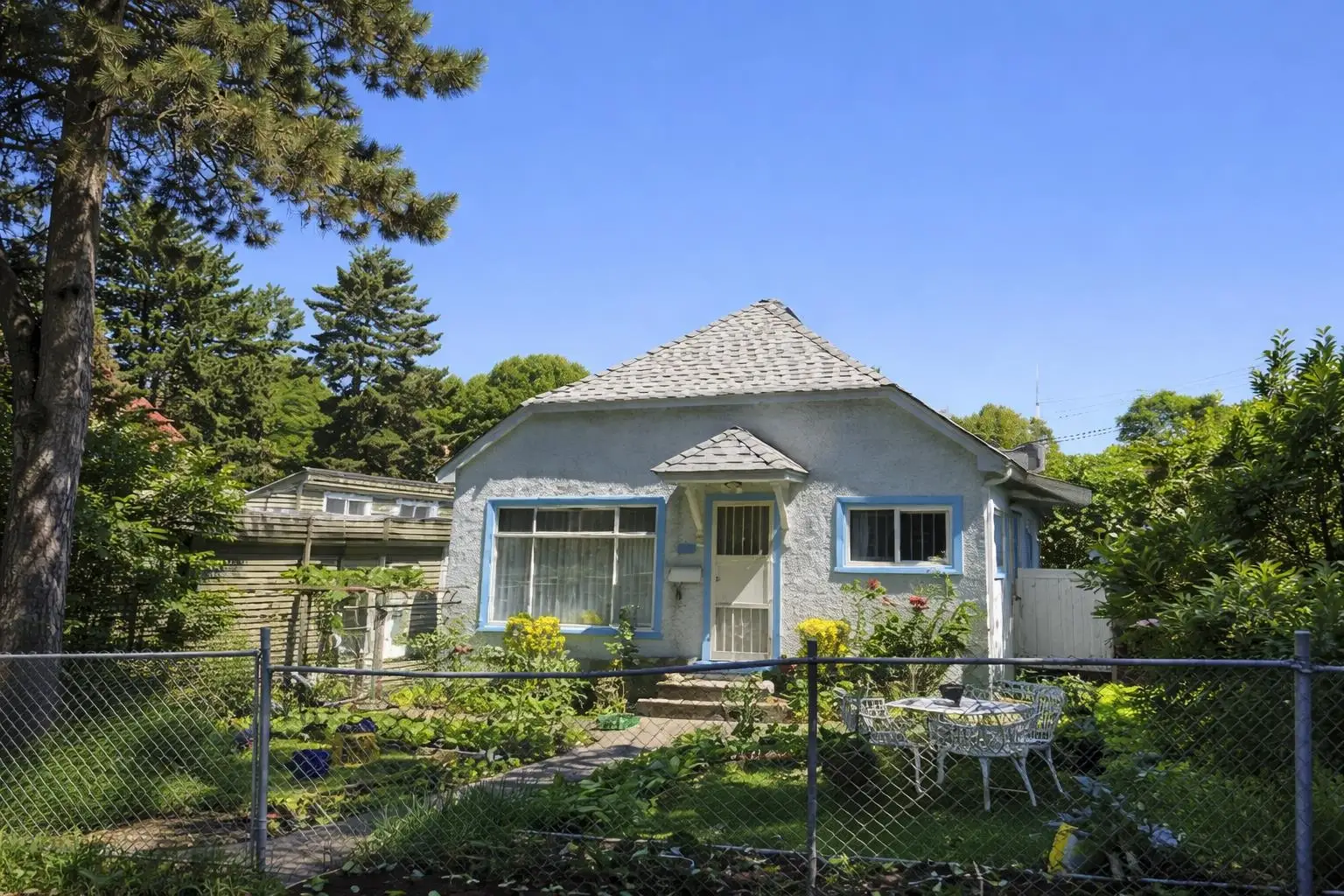 2719 DUKE STREET, Vancouver BC V5R 4S8