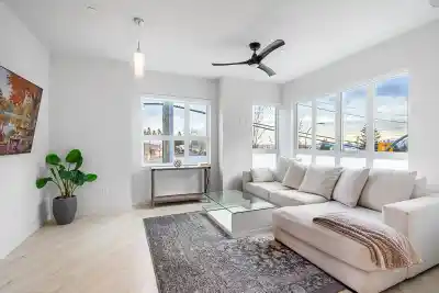 1710 LARSON ROAD, North Vancouver BC V7M 2Z4