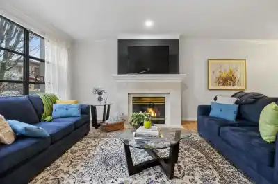 205 3151 WOODBINE DRIVE, North Vancouver BC V7R 2S4