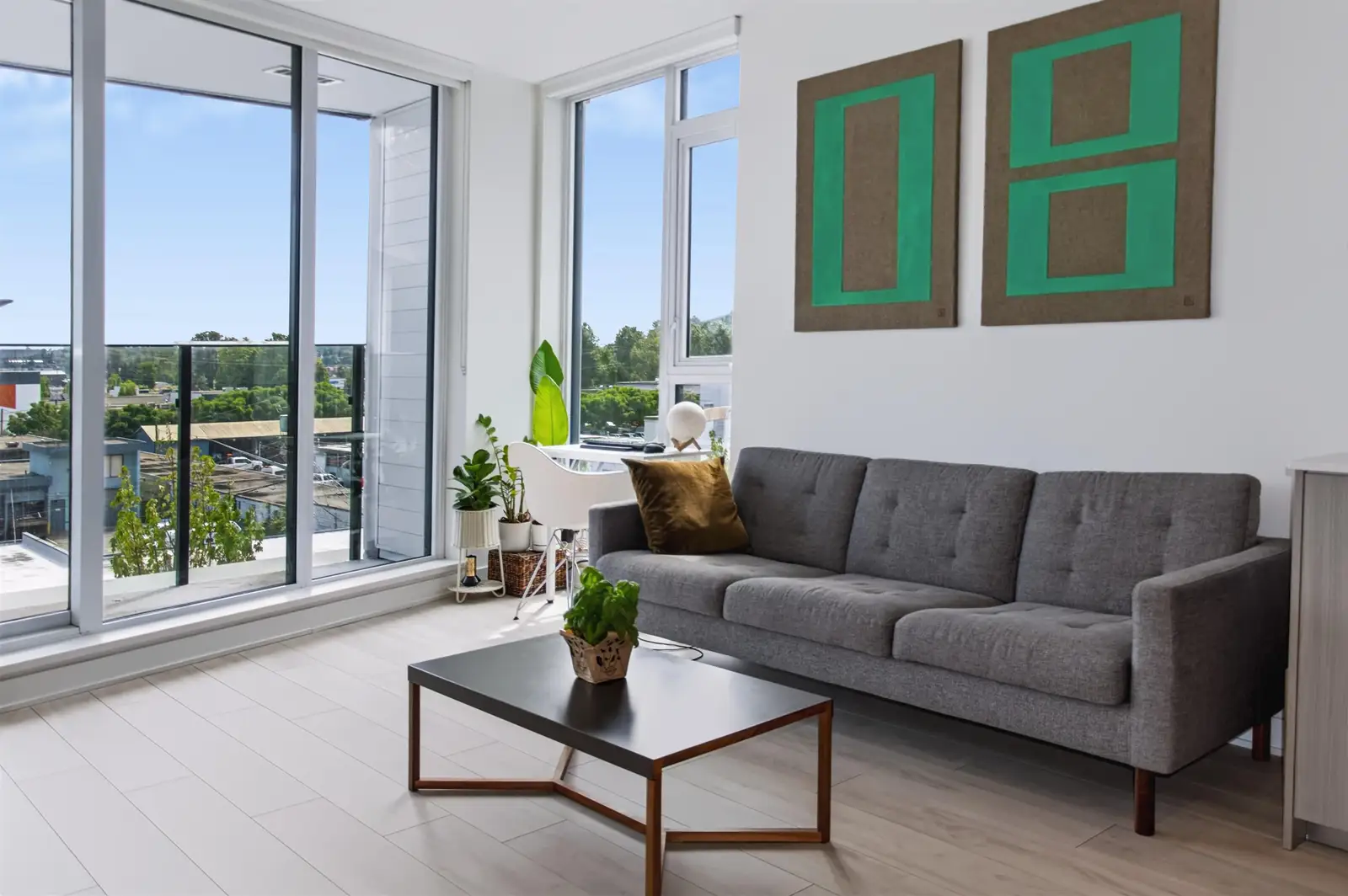 405 1401 HUNTER STREET, North Vancouver BC V7J 0E2