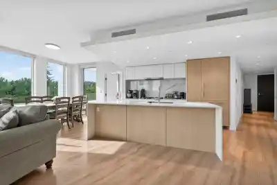 807 1500 FERN STREET, North Vancouver BC V7J 0E6