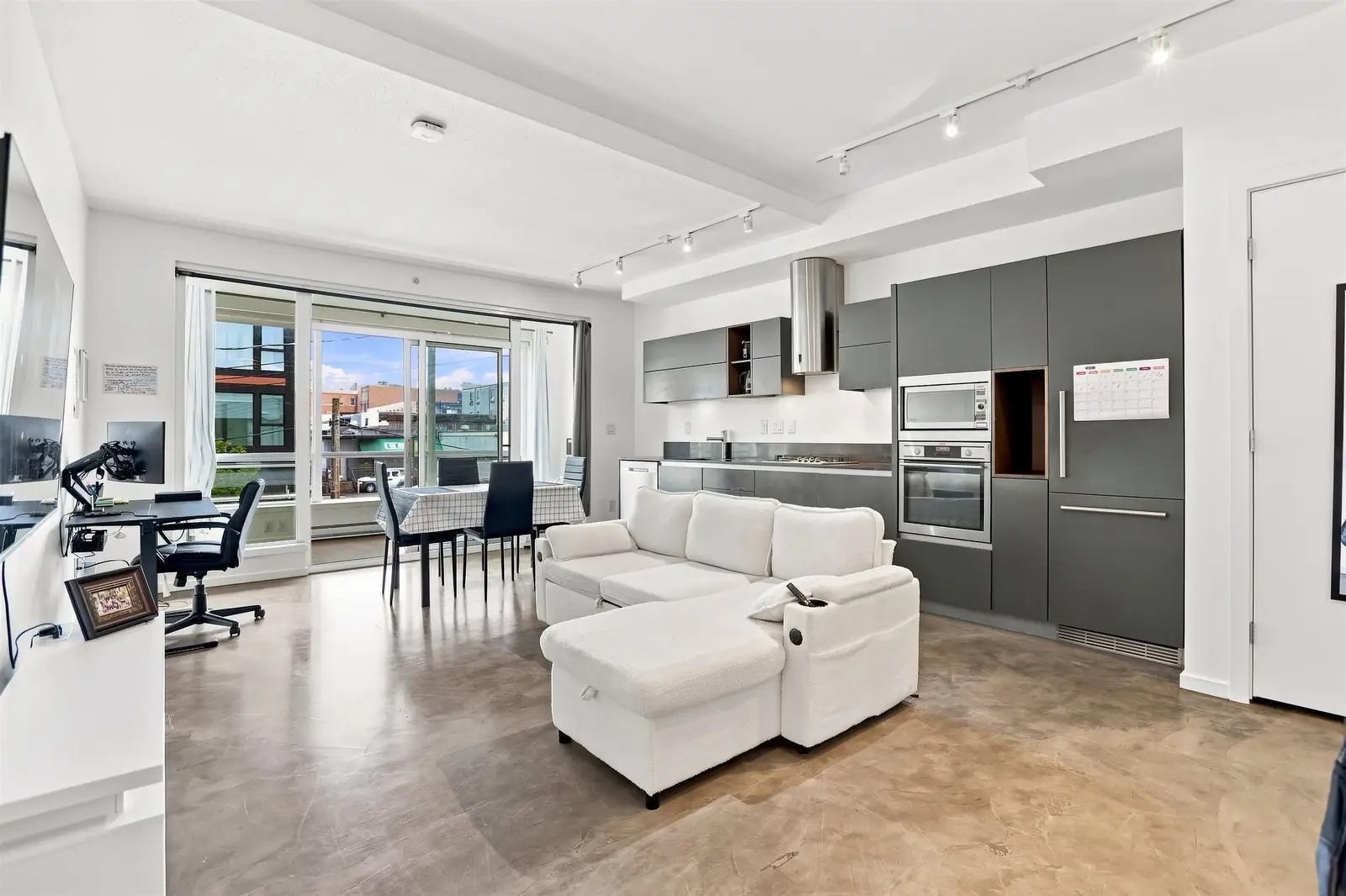 209 133 E 8TH AVENUE, Vancouver BC V5T 1R8