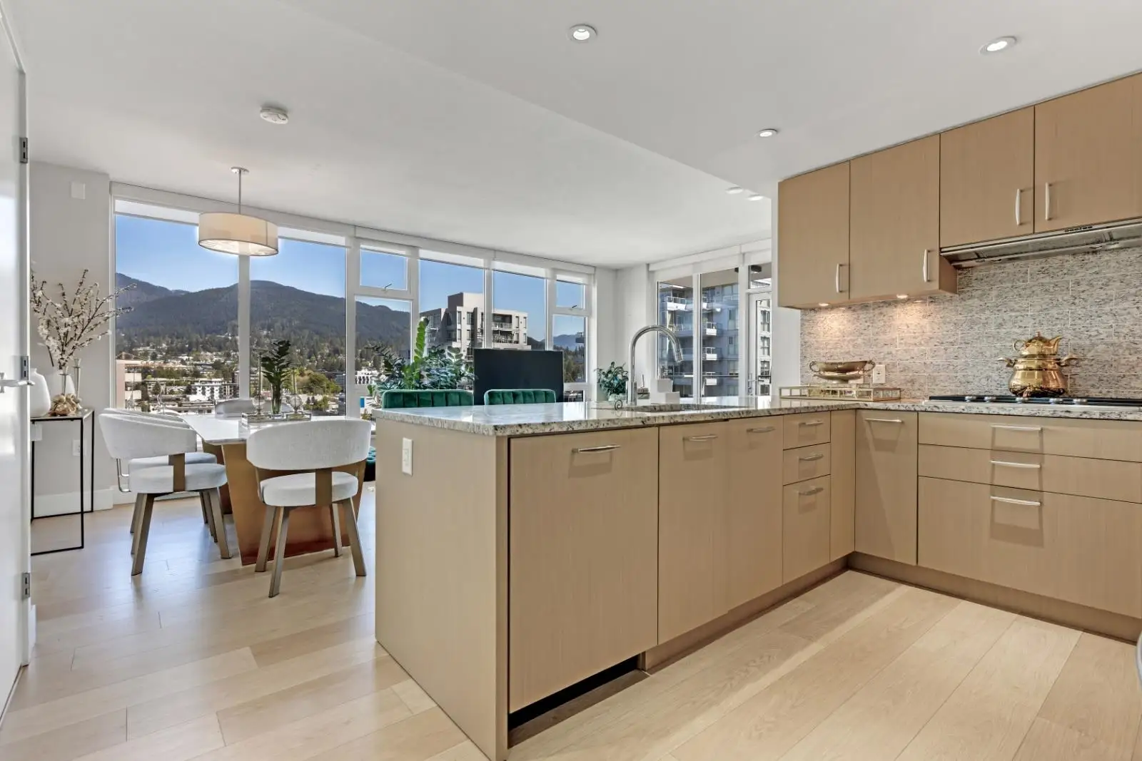 1401 150 W 15TH STREET, North Vancouver BC V7M 0C4
