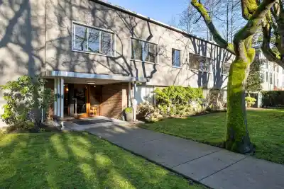 205 1695 W 10TH AVENUE, Vancouver BC V6J 2A2