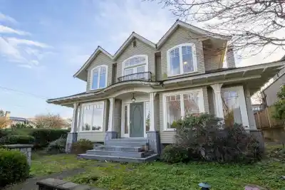 3808 W 13TH AVENUE, Vancouver BC V6R 2S8