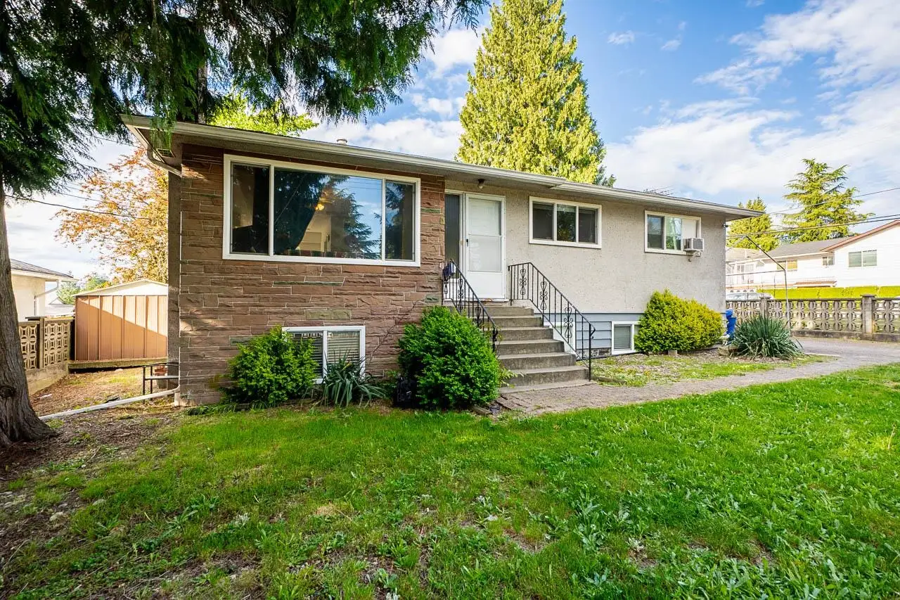 11191 90 AVENUE, Surrey BC V4C 3H1