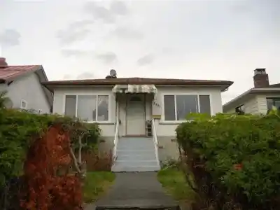 2831 E BROADWAY, Vancouver BC V5M 1Y9