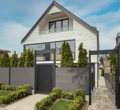 2 2425 KITCHENER STREET, Vancouver BC V5K 3C4