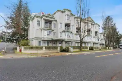 218 15268 105 AVENUE, Surrey BC V3R 0W8